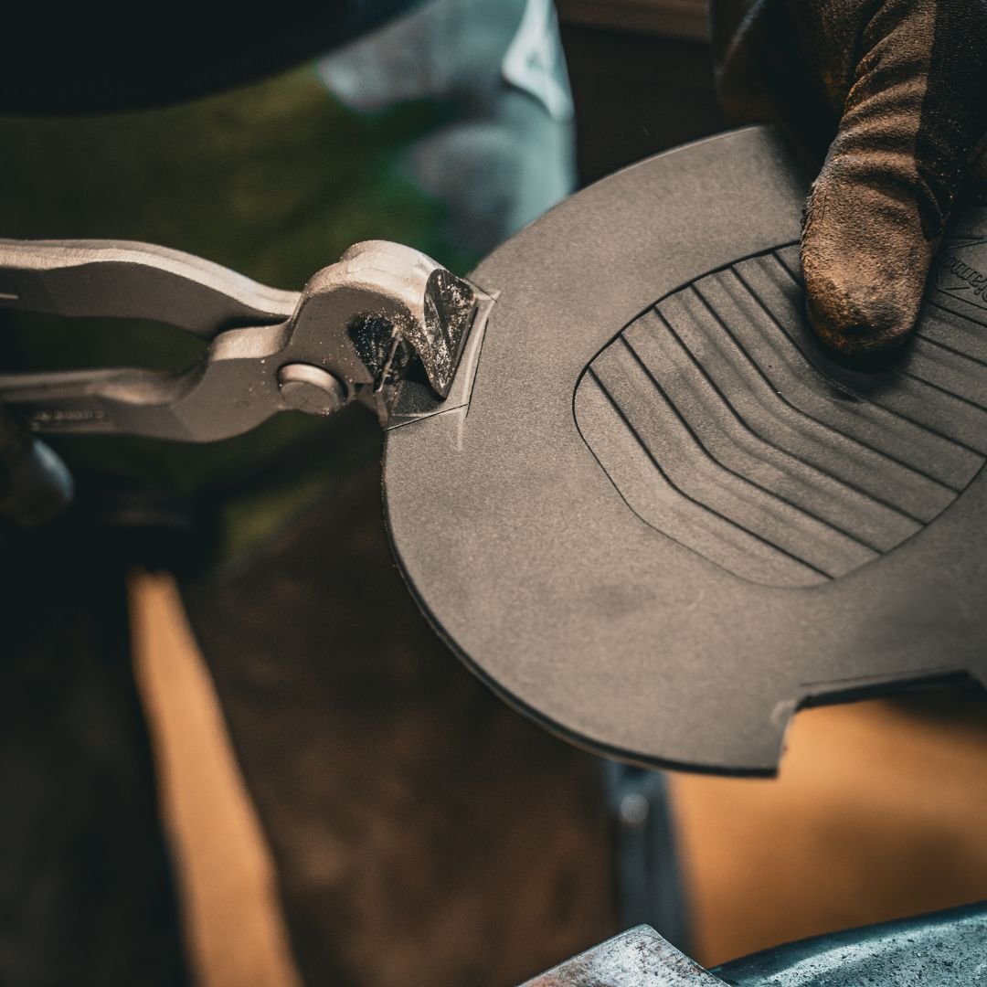 Diamond Hoof Pad Application
